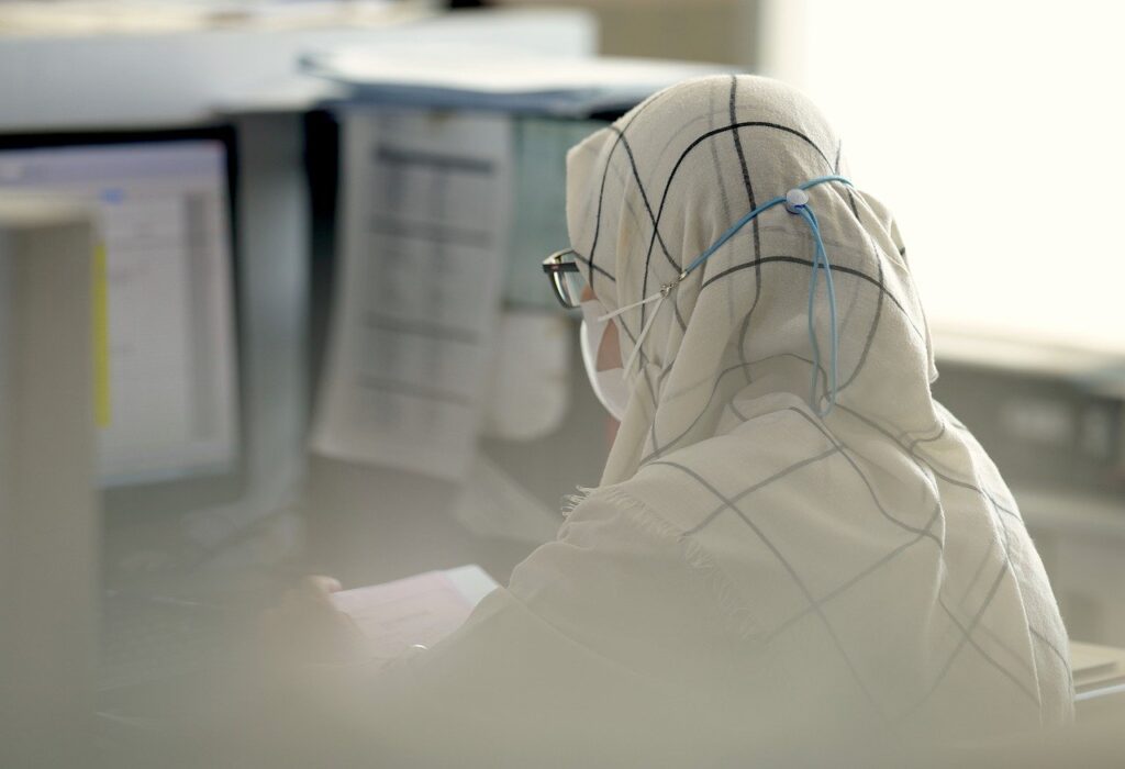 woman, administrator, computer-7520773.jpg